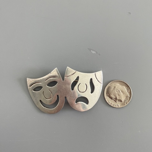 Silver Comedy and Tragedy Mask Brooch - Picture 2 of 3